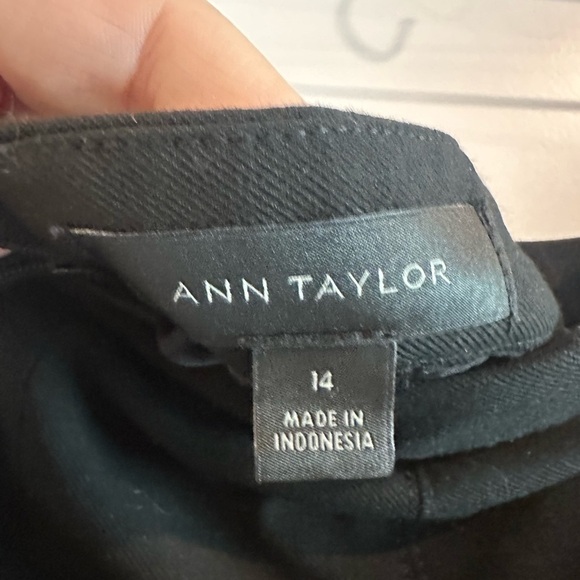 Ann Taylor black pencil skirt - Picture 2 of 3